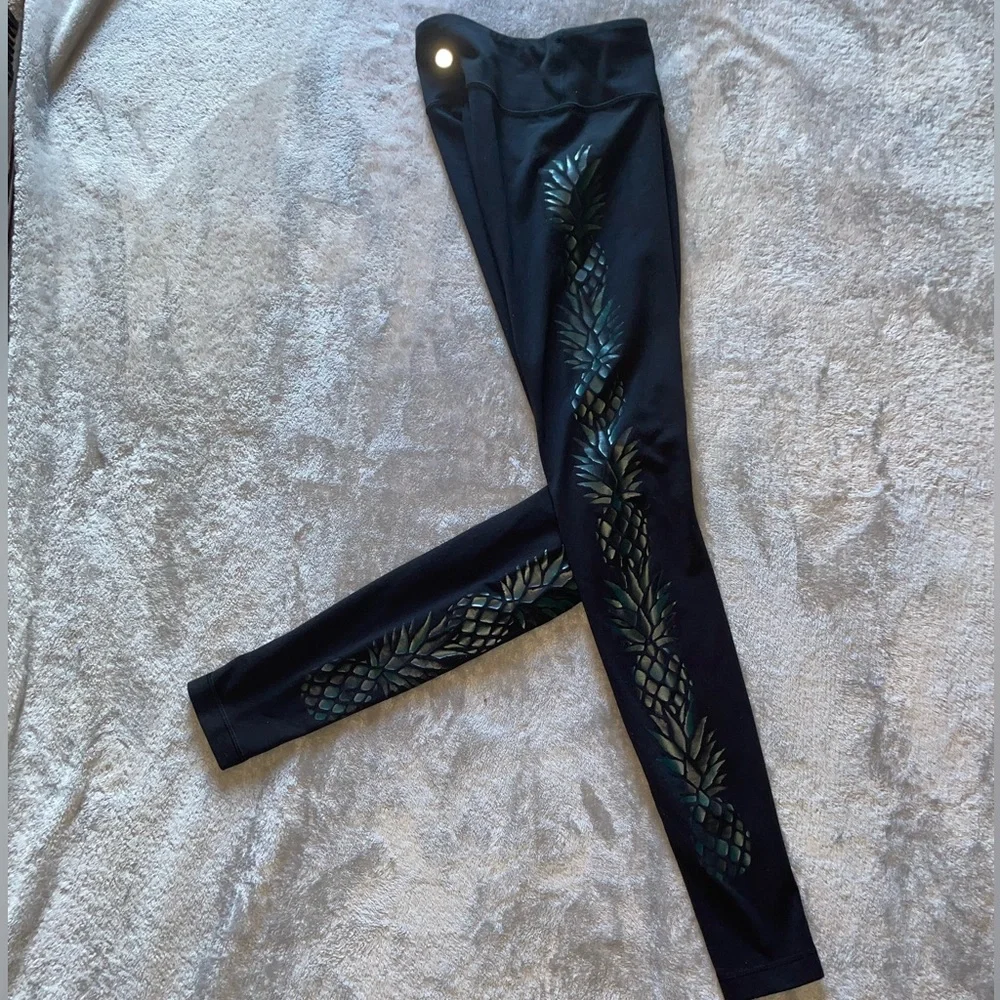 Lululemon Full Length Black Pineapple Side Print Leggings Women’s Size 4